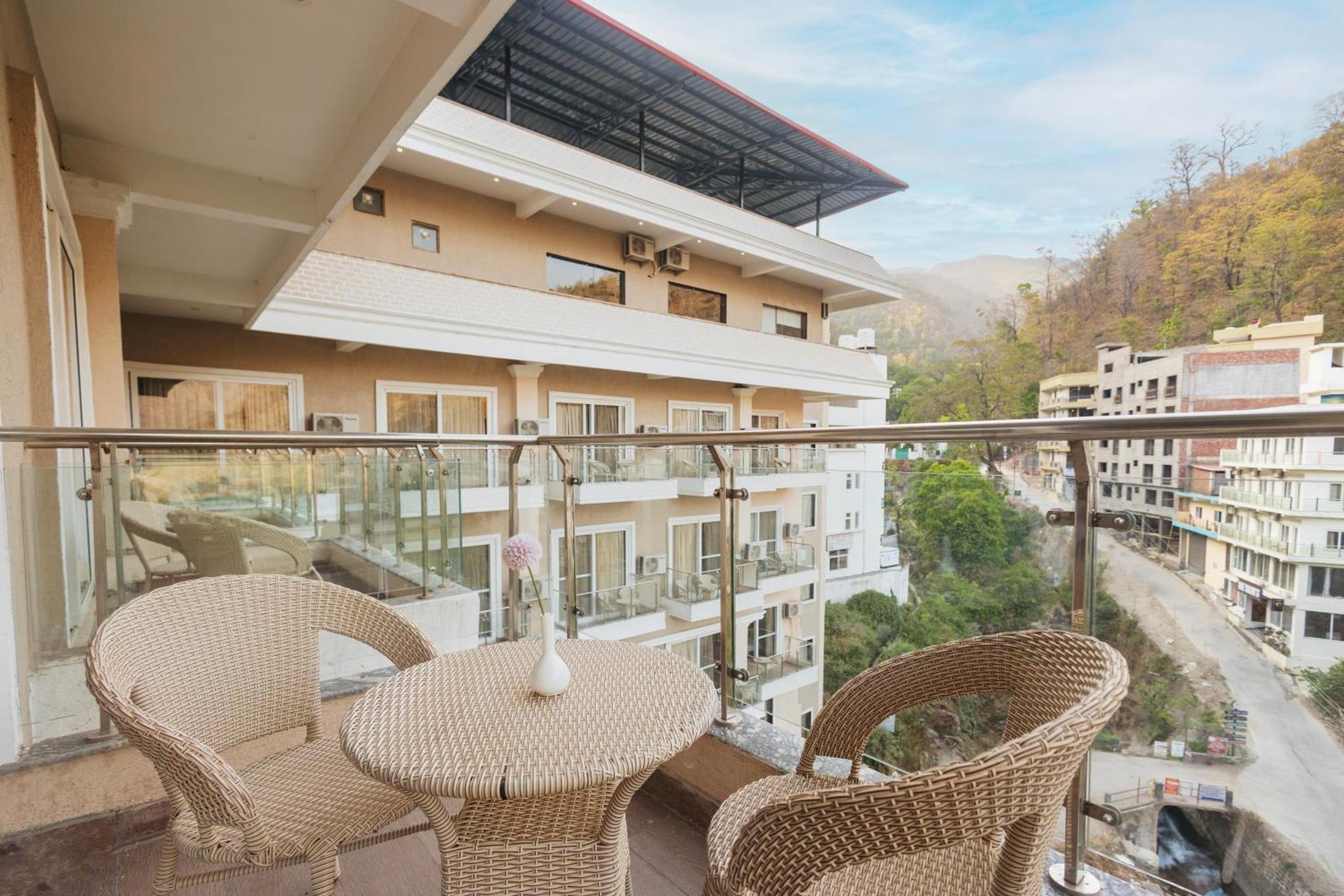 Stone Wood Hotel, Rishīkesh Екстериор снимка
